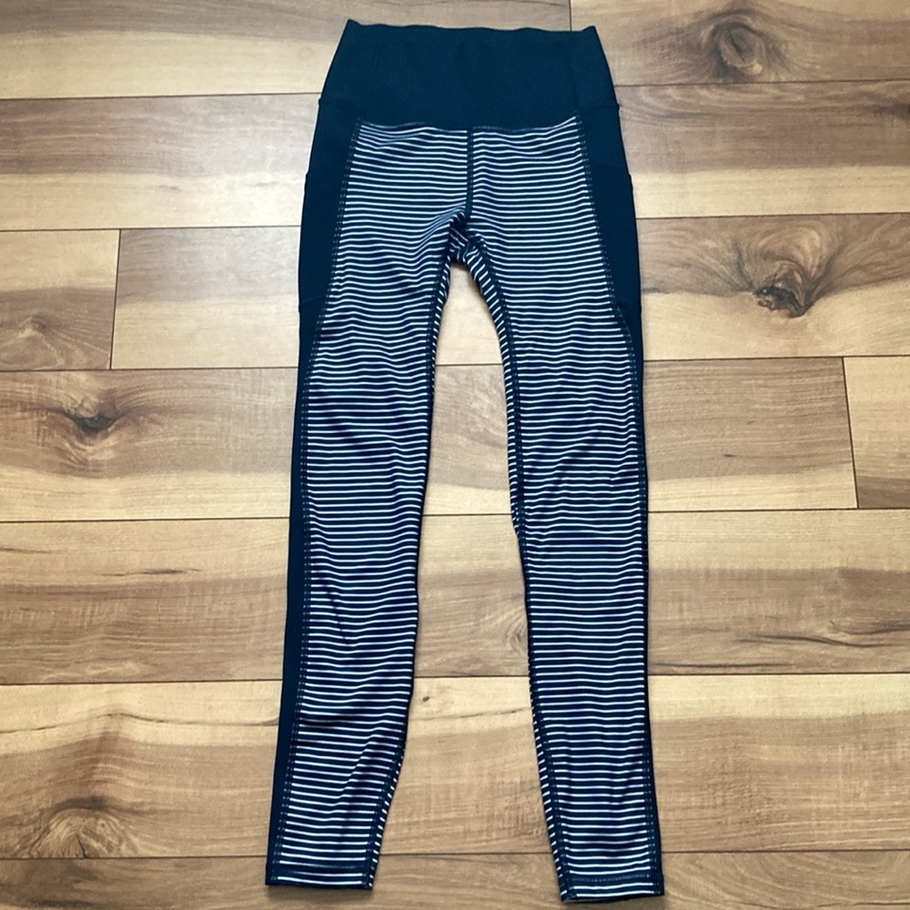 GapFit Sculpt Compression Striped Leggings. Size XS